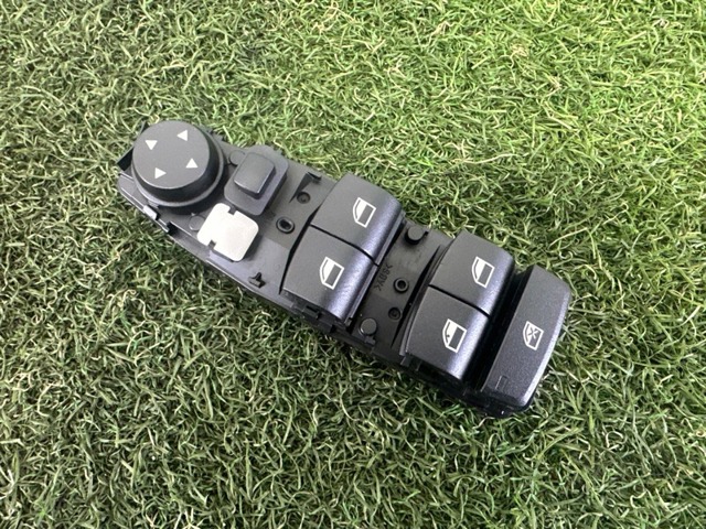 Кнопки переднего левого стеклоподъемника 61319208108 BMW