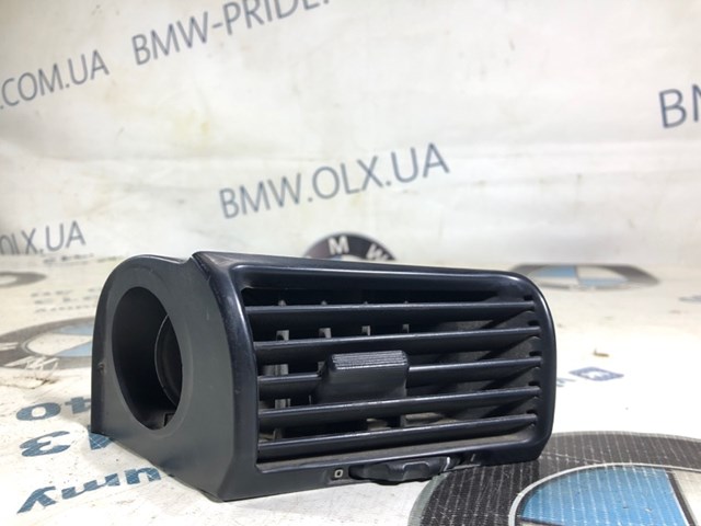 Решетка воздуховода правая 64221384088 BMW