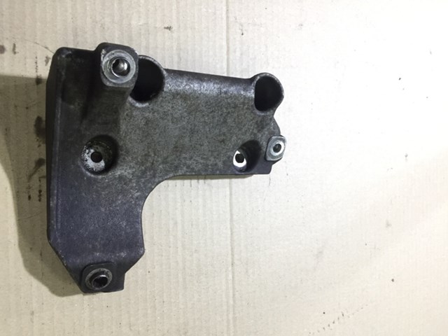 Кронштейн компрессора кондиционера 64557505980 BMW