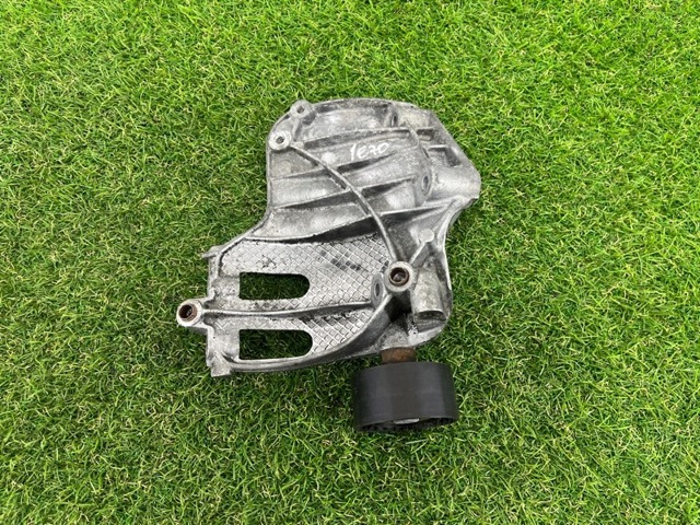 Кронштейн компрессора кондиционера 64557585167 BMW
