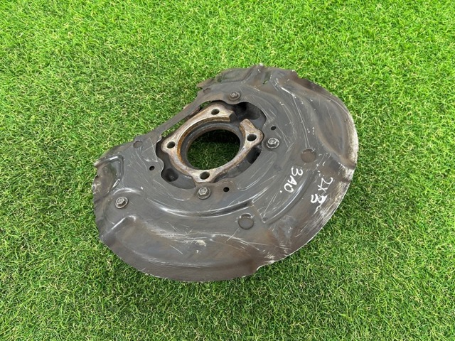 Цапфа поворотная правая 6790498 BMW