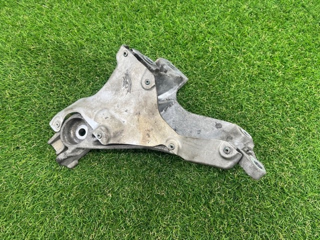 6797921 BMW Кронштейн подушки (опоры) двигателя правой купить в Киев