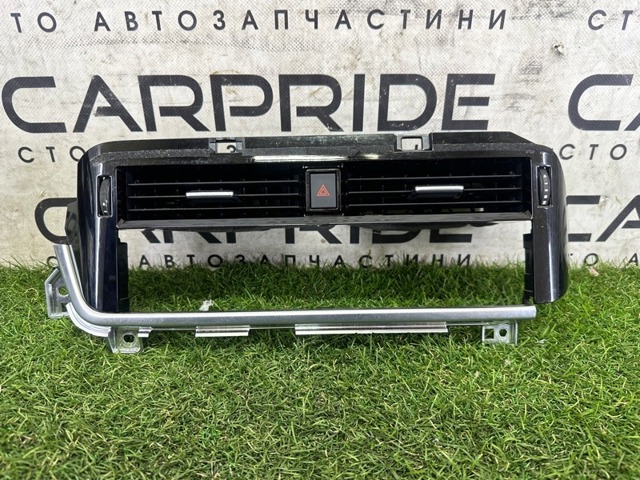 Решетка воздуховода 687506RB0A NISSAN