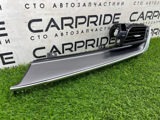 Решетка вентиляции салона на "торпедо", правая 687606RR2A NISSAN