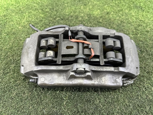 Суппорт тормозной, передний, правый 7L6615150 VAG
