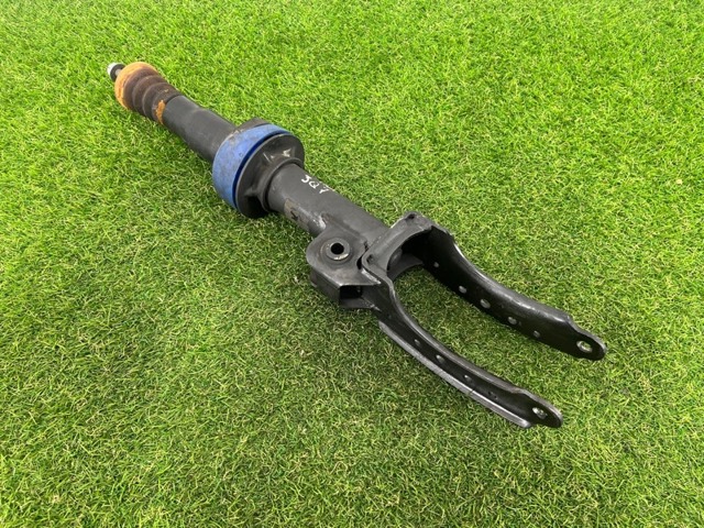 Амортизатор передней подвески левой 7L8412021BG VAG