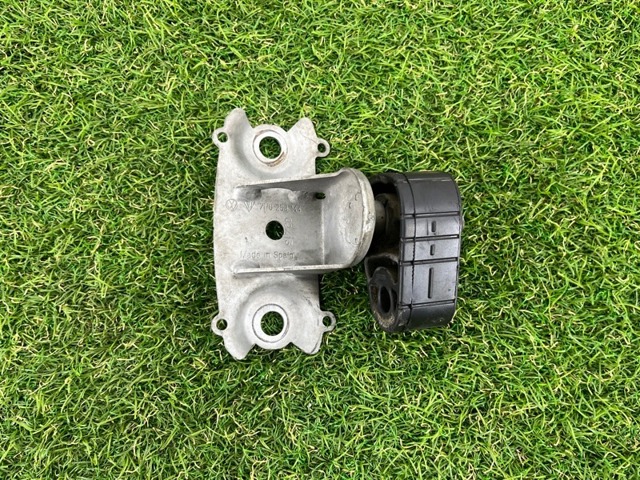 Подушка глушителя 7P0253144 PORSCHE