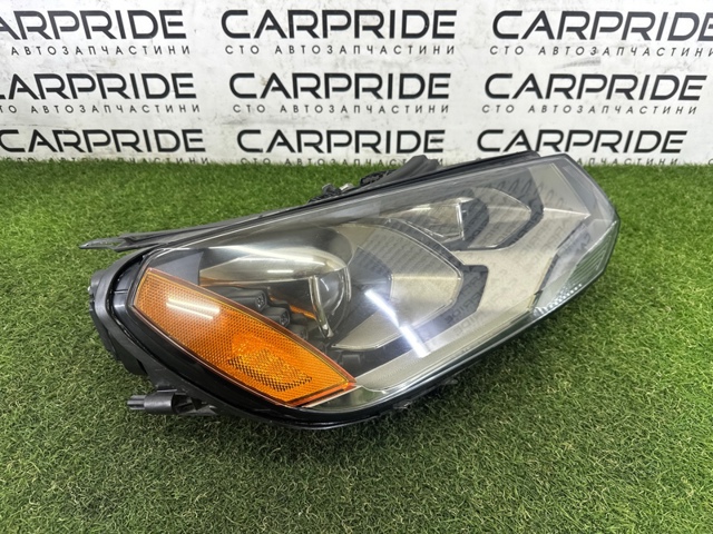 VAG 7P1941752A Правая фара в наличии Житомир