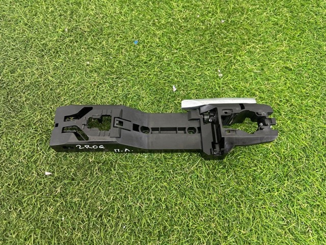 806116RR0A NISSAN Держатель наружной ручки двери передней левой купить в Ровно
