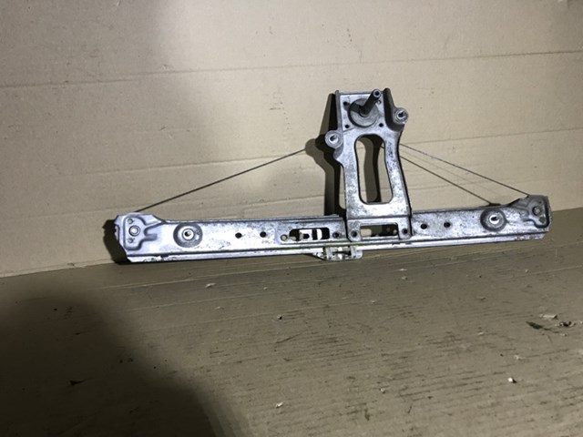Механизм стеклоподъемника двери задней, левой 8196039 BMW