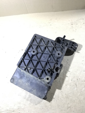 RENAULT 8200166032 Полка под аккумулятор в наличии Николаев