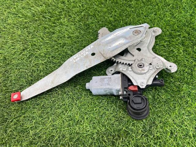 Мотор стеклоподъемника двери задней, правой 8572032150 TOYOTA