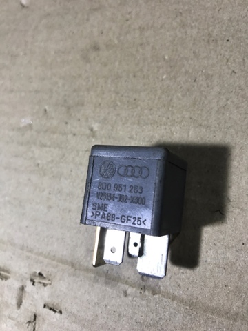 Многофункциональное реле 8D0951253 VAG