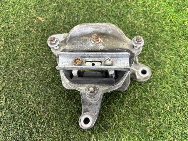 Опора КПП 8K0399151DB VAG