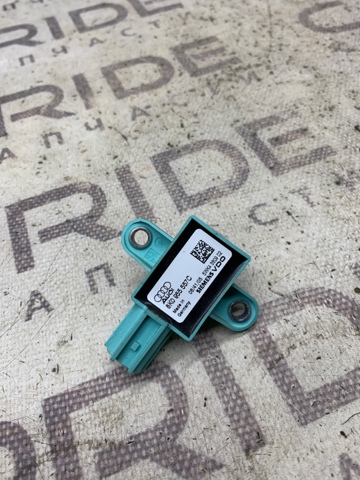 Датчик AIRBAG передний 8K0955557C VAG