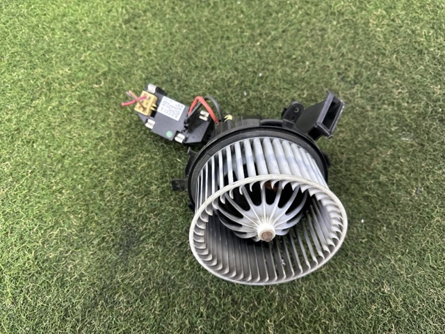Электромотор печки 8K1820021C VAG