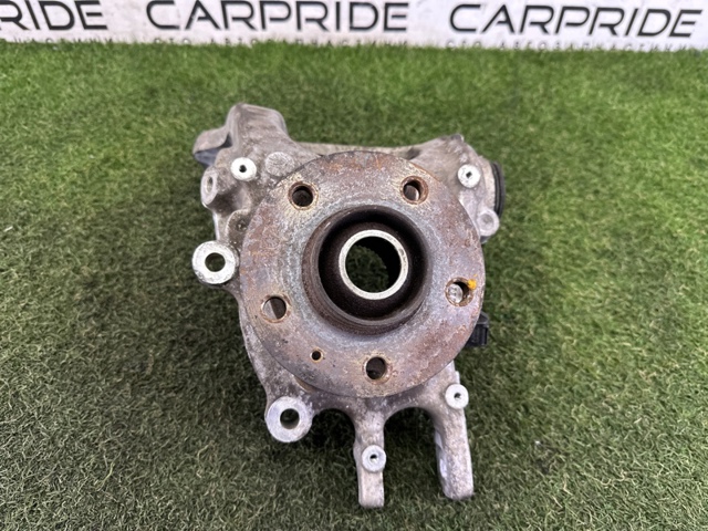 Цапфа поворотная правая 8R0505432C VAG