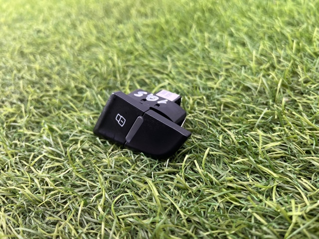 VAG 8R0962108AV10 Кнопка блокировки дверей в наличии Ирпень