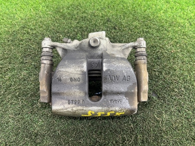 Скоба суппорта переднего 8V0615126A VAG