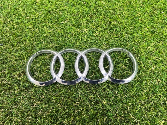 Фирменный значек на багажник 8V78537422ZZ VAG