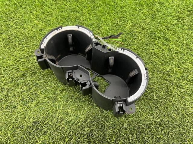 8W0862533D6PS VAG Подстаканник подлокотника центральной консоли купить в Николаев