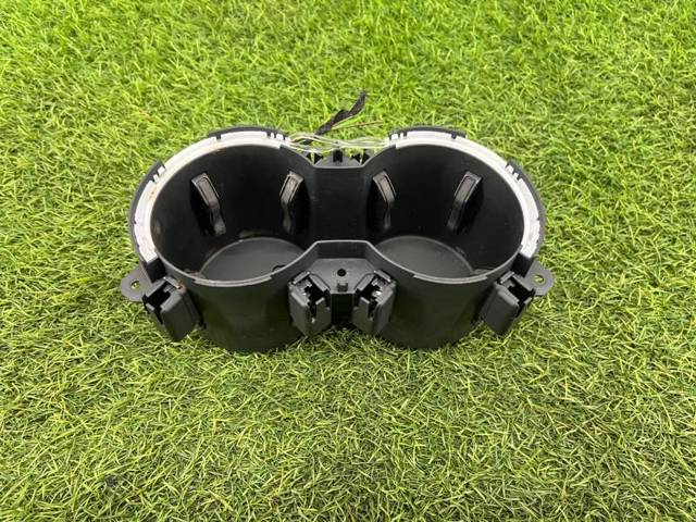 Подстаканник подлокотника центральной консоли 8W0862533D6PS VAG