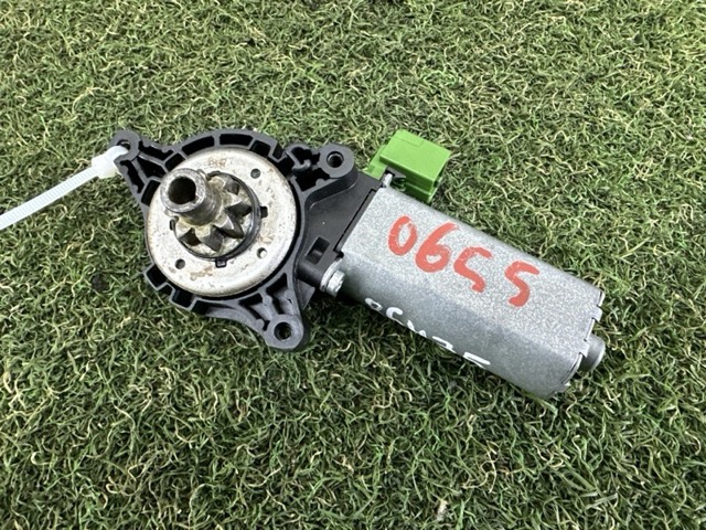 VAG 8W0881105AJ в наличии Львов