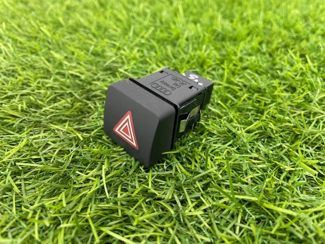 8W0941509A VAG Кнопка включения аварийного сигнала купить в Ирпень