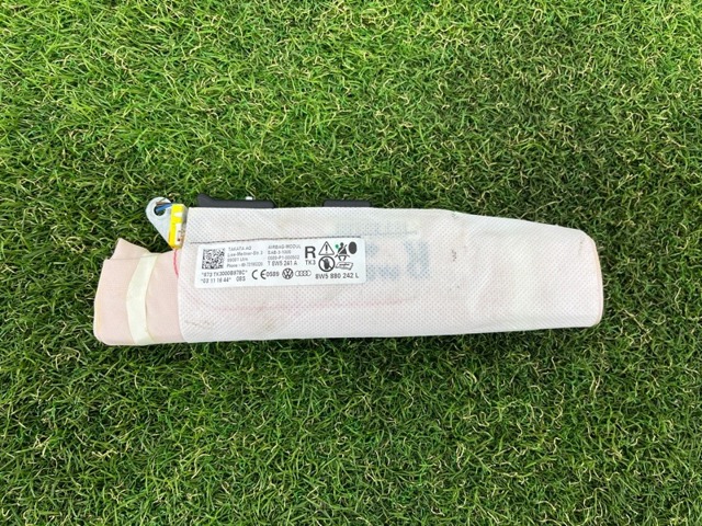 Подушка безопасности AIRBAG спинки сиденья, правого 8W5880242L VAG