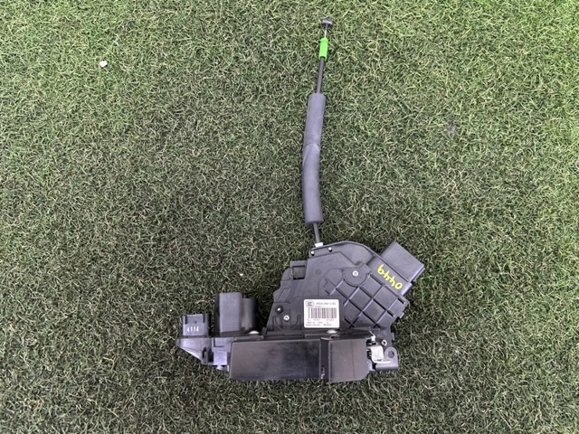 Замок задней двери, правой 8X2A26412BC LAND ROVER