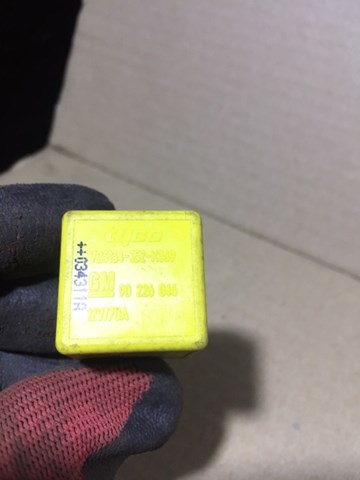 Реле топливного насоса 90226846 GM