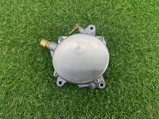 Механический вакуумный насос Porsche Cayenne