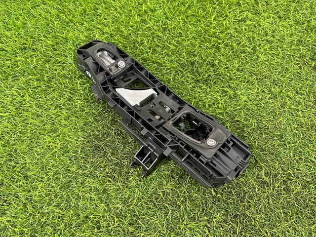 MERCEDES A0997601902 Держатель наружной ручки двери передней левой в наличии Черкассы