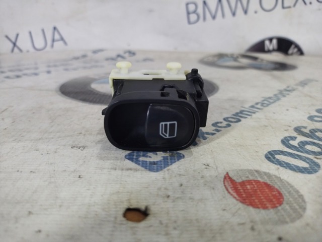 Кнопка стеклоподъемника передняя правая A2038200210 MERCEDES