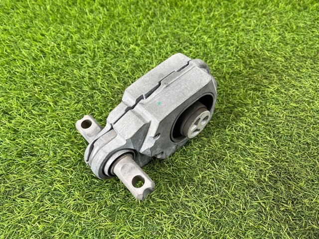 A2432404400 MERCEDES Подушка (опора) двигателя правая нижняя купить в Ирпень