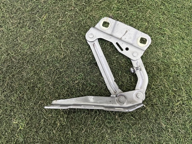 Петля капота, левая A2518800328 MERCEDES