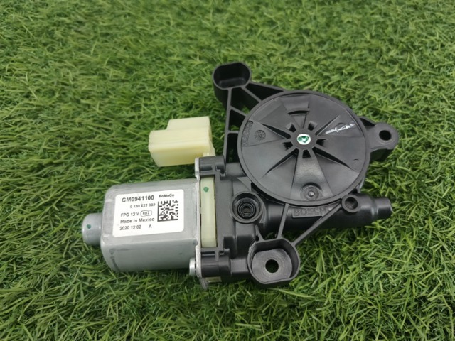 Мотор стеклоподъемника двери передней, левой CM0941100 FORD
