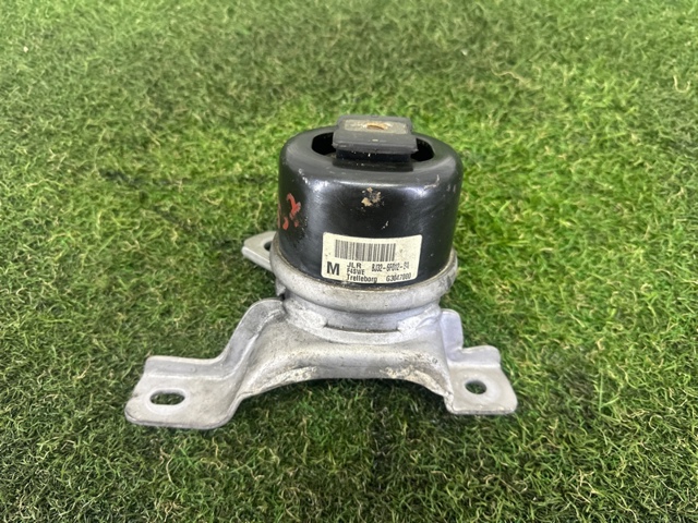 Подушка (опора) двигателя, правая нижняя LR024730 LAND ROVER