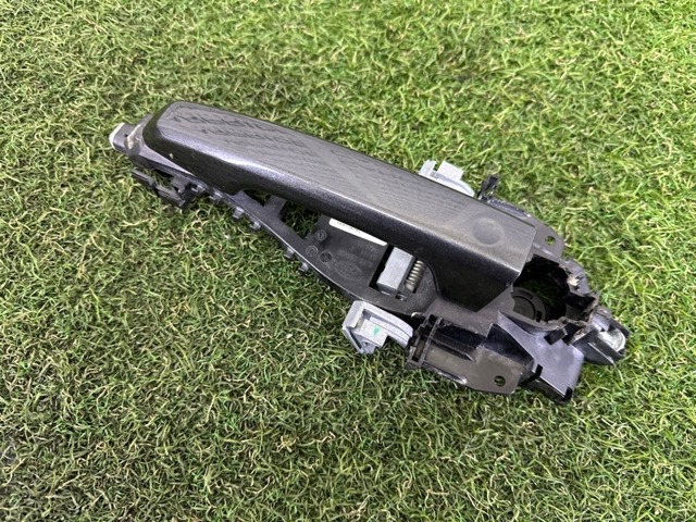 LR025541 LAND ROVER Держатель наружной ручки двери передней левой купить в Черкассы