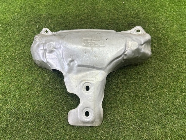 Крышка выпускного коллектора LR025679 LAND ROVER