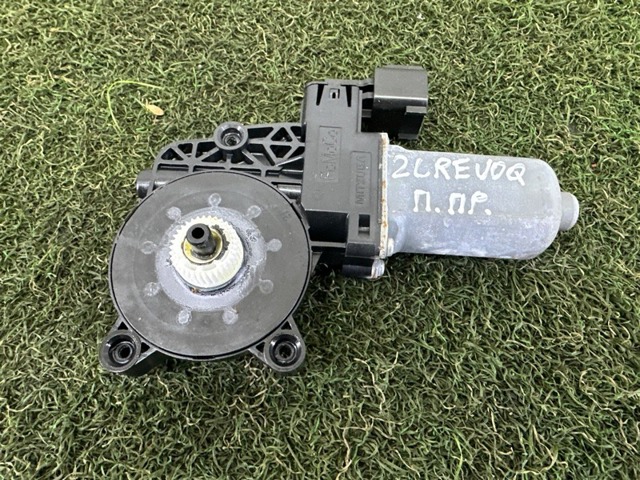 Мотор стеклоподъемника двери передней, правой LR031660 LAND ROVER