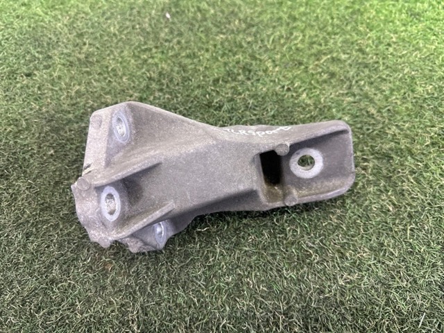 LAND ROVER LR033184 Кронштейн подушки (опоры) двигателя левой в наличии Кривой Рог