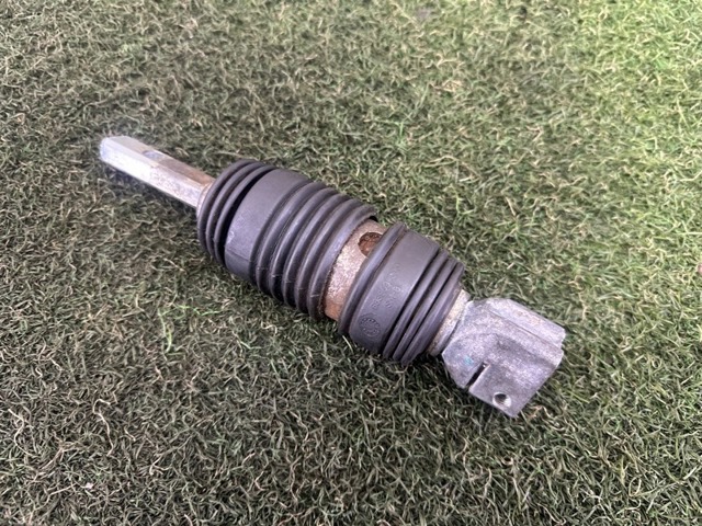 LR033647 LAND ROVER Кардан вала рулевой колонки нижний купить в Ровно