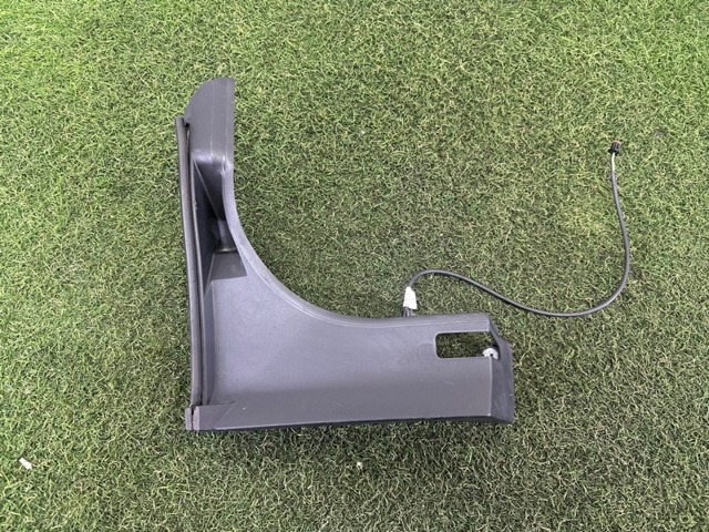 Молдинг крышки багажника LR034418 LAND ROVER