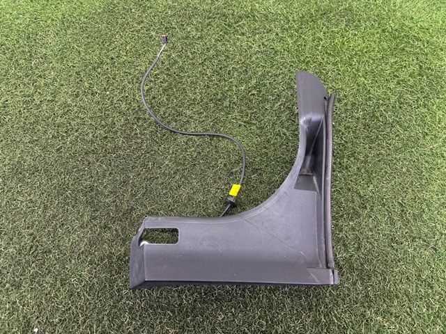 Молдинг крышки багажника LR034421 LAND ROVER