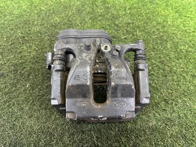 Скоба тормозного суппорта заднего LR036572 LAND ROVER