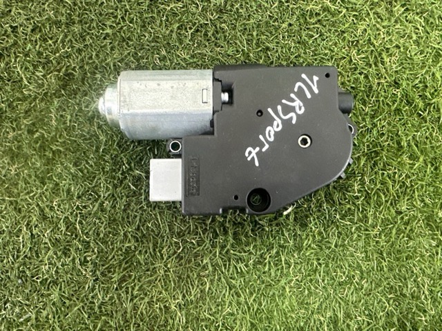 Мотор привода люка LR038280 LAND ROVER