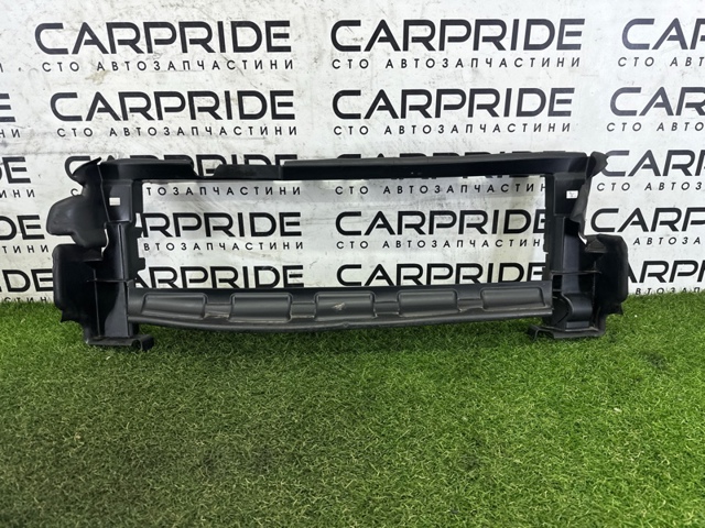 Воздуховод радиатора LR048041 LAND ROVER