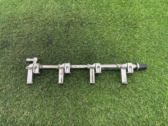 Датчик давления топлива LR054622 LAND ROVER