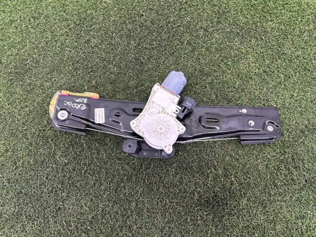 Стеклоподъемник задней правой двери LR059008 LAND ROVER